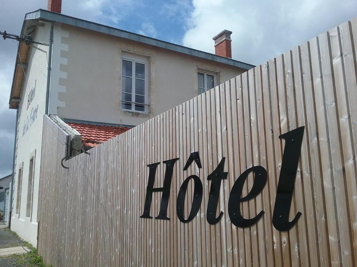 Hotel De La Gare Surgères Екстериор снимка