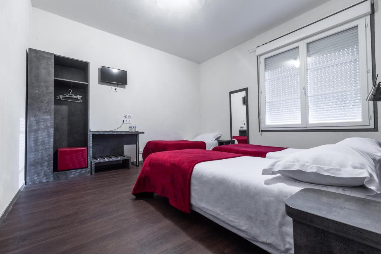 Hotel De La Gare Surgères Екстериор снимка