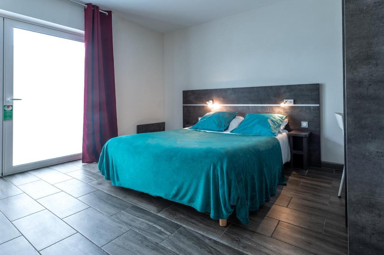 Hotel De La Gare Surgères Екстериор снимка