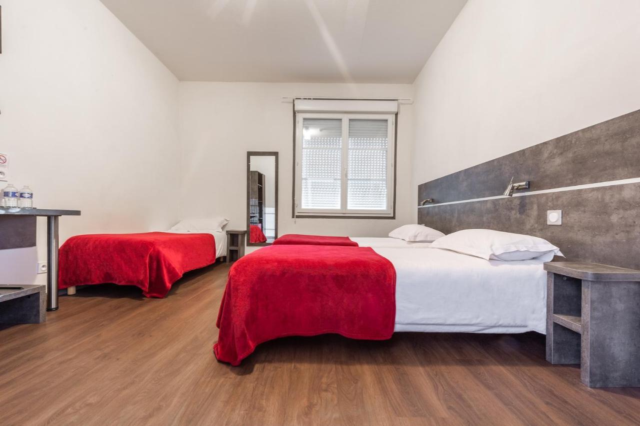 Hotel De La Gare Surgères Екстериор снимка