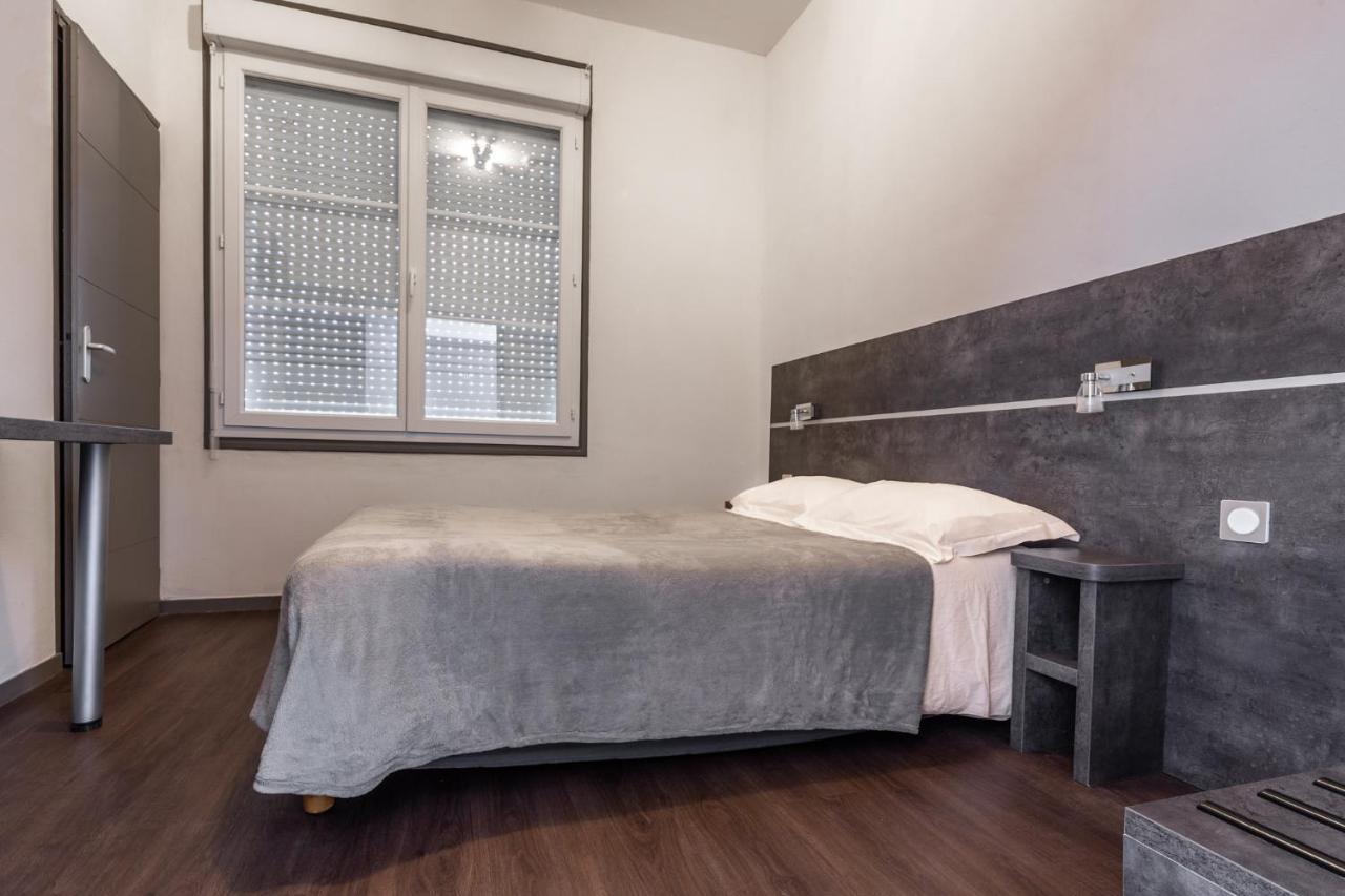 Hotel De La Gare Surgères Екстериор снимка