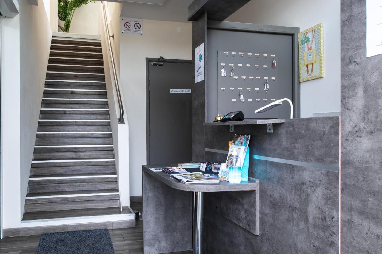 Hotel De La Gare Surgères Екстериор снимка