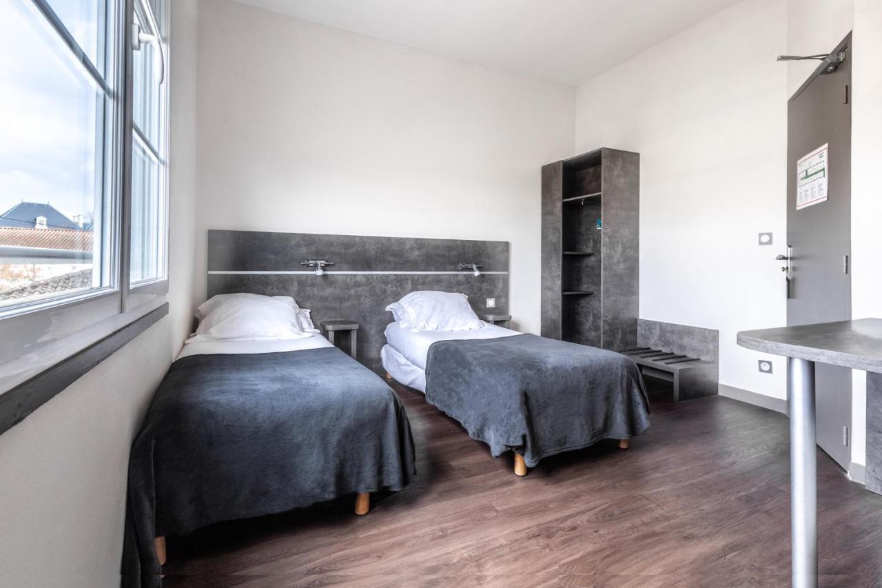 Hotel De La Gare Surgères Екстериор снимка